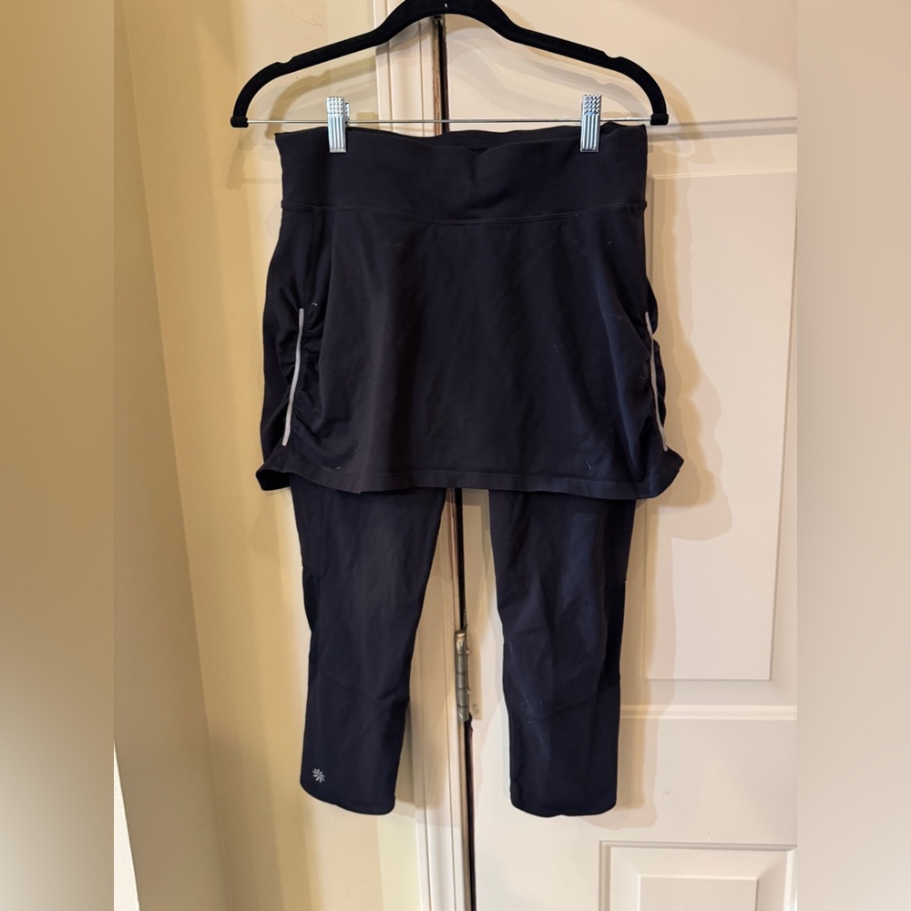 Athleta Contender 2-1 Skirted Legging/Capri combo size medium